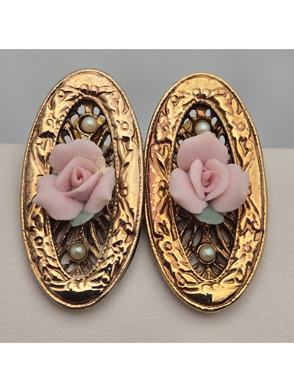 Vintage Gold-Tone Oval Earrings w/ Pink Porcelain Rose 1.25” Unbranded